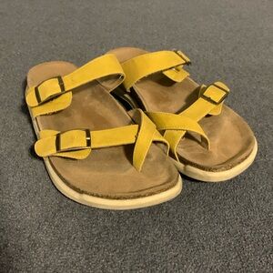 Cliffs White Mountain Women’s Yellow Size 10 Sandals